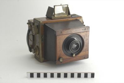Tropen-Klapp-Camera 6.5x9 (1922-1926), modificada para corpo rígido