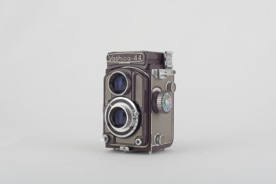 Yashica 44